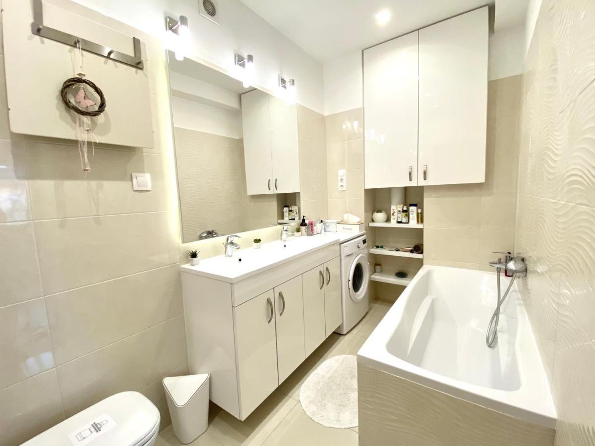 Budapest Hideout In Style With Free Parking - Luxury Apartment Eksteriør bilde